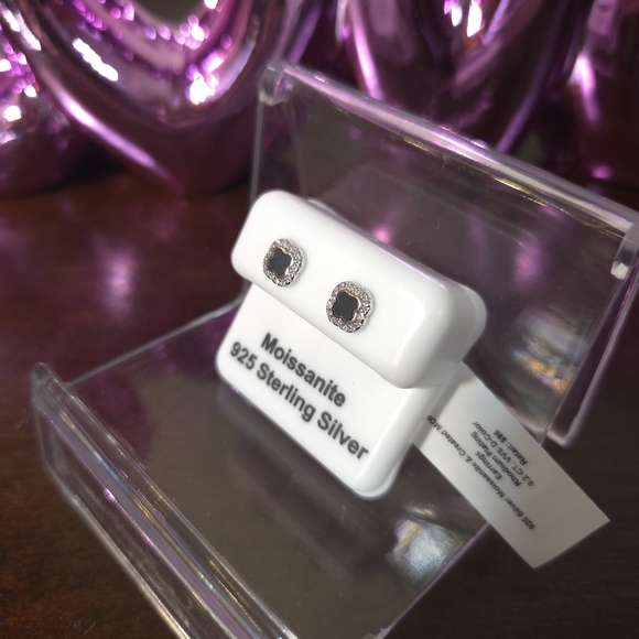 NWT Moissanite Created Mother of Pearl 925 Sterling Silver Stud Earrings - Picture 3 of 5